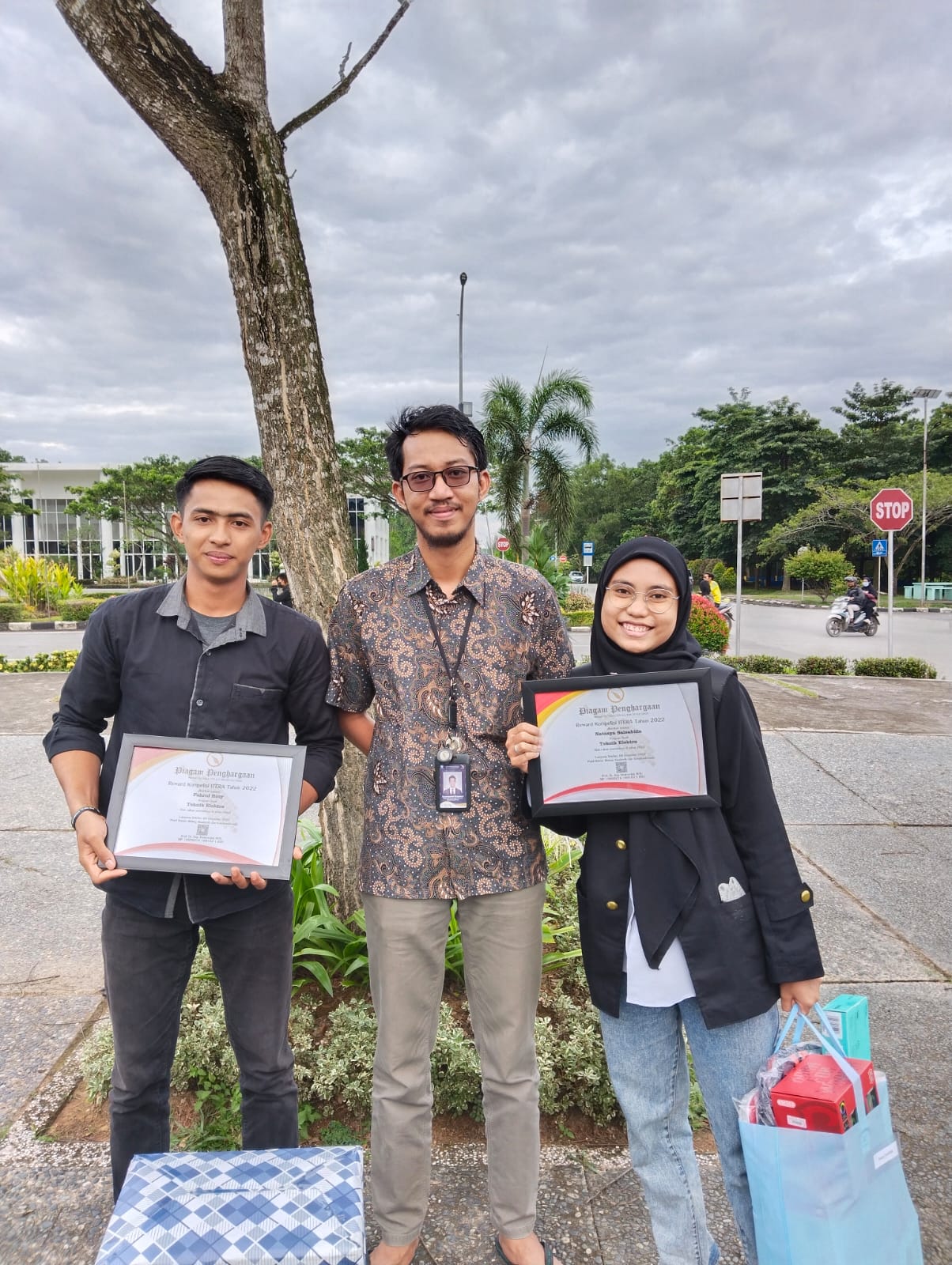 Mahasiswa Teknik Elektro Terima Reward Kompetisi Institut Teknologi Sumatera